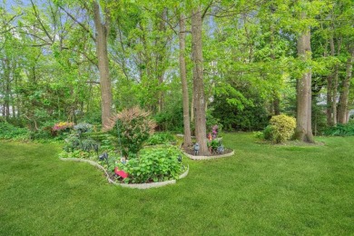 Beautifully updated 3 bedroom condo in the desirable Woodgate on Holbrook Country Club Golf Course in New York - for sale on GolfHomes.com, golf home, golf lot