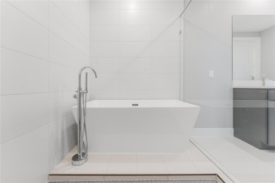 STUNNING ESTATE IN BELLA COLLINA - Welcome to the exquisite on Bella Collina Golf Club in Florida - for sale on GolfHomes.com, golf home, golf lot