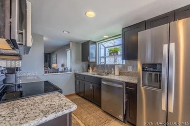 This ground-floor, 1-story, end unit offers plenty of room for on Seasons Ridge At Four Seasons in Missouri - for sale on GolfHomes.com, golf home, golf lot