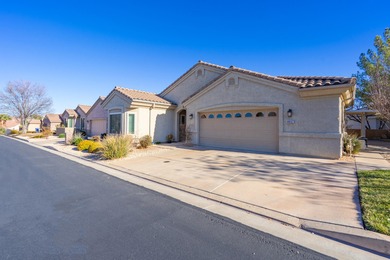 Expanded Cliffrose Model that makes living room, dining area and on Sunriver Golf Club in Utah - for sale on GolfHomes.com, golf home, golf lot
