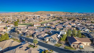 Expanded Cliffrose Model that makes living room, dining area and on Sunriver Golf Club in Utah - for sale on GolfHomes.com, golf home, golf lot