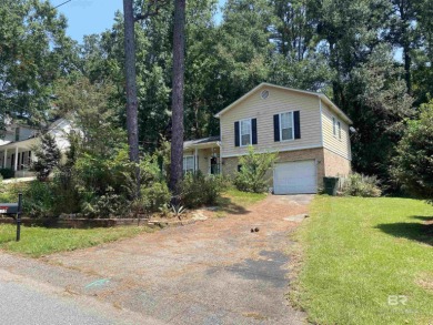 This charming tri-level has a lot of potential--1352 s.f. plus on Lake Forest Yacht and Country Club in Alabama - for sale on GolfHomes.com, golf home, golf lot