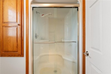 This immaculate 3 bed, 2 bath, 1,570 sq ft ranch-style home sits on Holiday Island Golf Course in Arkansas - for sale on GolfHomes.com, golf home, golf lot