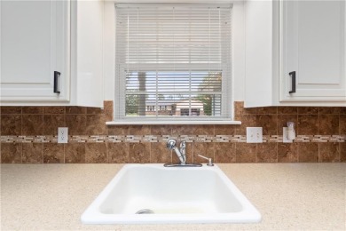 This immaculate 3 bed, 2 bath, 1,570 sq ft ranch-style home sits on Holiday Island Golf Course in Arkansas - for sale on GolfHomes.com, golf home, golf lot