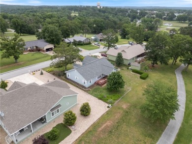 This immaculate 3 bed, 2 bath, 1,570 sq ft ranch-style home sits on Holiday Island Golf Course in Arkansas - for sale on GolfHomes.com, golf home, golf lot