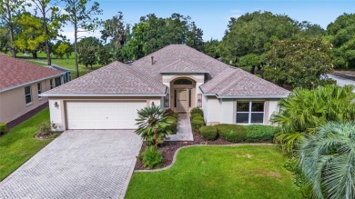 Amazing price drop for this beautiful view! Are you ready for a on Oakleigh Executive Golf Course in Florida - for sale on GolfHomes.com, golf home, golf lot