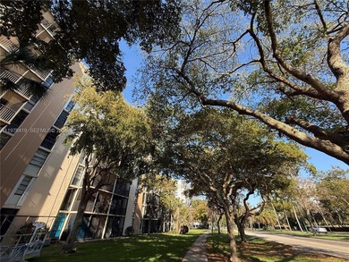 Spacious condo in the heart of Aventura at 3301 N Country Club on Turnberry Isle Resort and Club in Florida - for sale on GolfHomes.com, golf home, golf lot