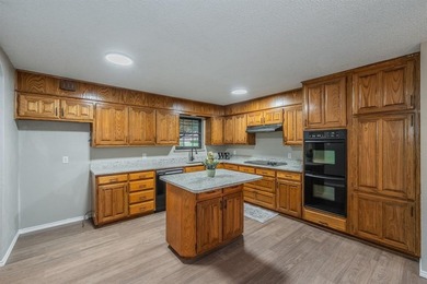 Welcome to your new home! A stunning 1-story beautifully on Rolling Hills Country Club in Texas - for sale on GolfHomes.com, golf home, golf lot