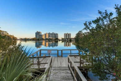 Elegant Spacious living with a fabulous Sunroom overlooking the on Arcadian Shores Golf Club in South Carolina - for sale on GolfHomes.com, golf home, golf lot