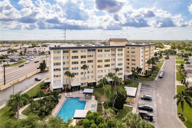 BEAUTIFULL REMODELED 2 BEDROOM 2 BATH CONDO - Enter through the on Seminole Lake Country Club in Florida - for sale on GolfHomes.com, golf home, golf lot