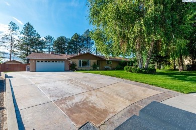MLS# 284239 Welcome home! Nestled in a cul-de-sac, this charming on Meadow Springs Country Club in Washington - for sale on GolfHomes.com, golf home, golf lot