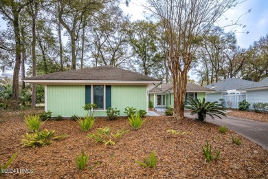 This patio home on 1 level is move in ready. Bright and open on Dataw Island Club in South Carolina - for sale on GolfHomes.com, golf home, golf lot