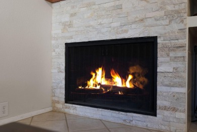 Beautifully Updated Townhouse located in the Villa Encantada on Arroyo Del Oso Golf Course in New Mexico - for sale on GolfHomes.com, golf home, golf lot