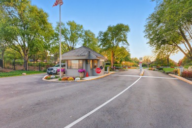 A MUST SEE - Welcome to this stunning 2 Bedroom, 2 Bath with a on Pine Meadow Golf Club in Illinois - for sale on GolfHomes.com, golf home, golf lot