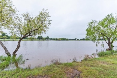 ENJOY LAKE LIVING IN TOWN!
This inviting 1,473 sq ft home offers on Crimson Creek Golf Club in Oklahoma - for sale on GolfHomes.com, golf home, golf lot