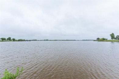 ENJOY LAKE LIVING IN TOWN!
This inviting 1,473 sq ft home offers on Crimson Creek Golf Club in Oklahoma - for sale on GolfHomes.com, golf home, golf lot