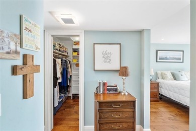 DECORATOR COMPLETELY REMODELED THREE BEDROOM SPLIT PLAN, TWO on Oaks Country Club in Florida - for sale on GolfHomes.com, golf home, golf lot