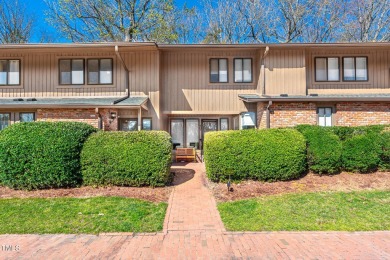 906 Oak Tree is a charming, fully renovated condo in a on Chapel Hill Country Club in North Carolina - for sale on GolfHomes.com, golf home, golf lot