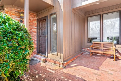 906 Oak Tree is a charming, fully renovated condo in a on Chapel Hill Country Club in North Carolina - for sale on GolfHomes.com, golf home, golf lot