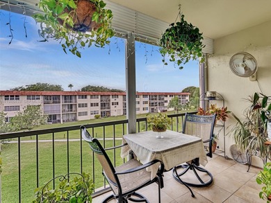 ~ MOTIVATED SELLER! ~ Immaculate 2BR/2BA in the prestigious on Hollybrook Golf and Tennis Club  in Florida - for sale on GolfHomes.com, golf home, golf lot