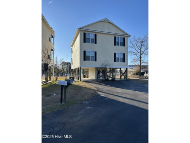 STUNNING LOCATION! Beautiful townhouse overlooking the Northwest on Harbour Point Golf Club in North Carolina - for sale on GolfHomes.com, golf home, golf lot