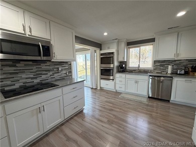 Newer metal roof, newer vinyl siding, newer LVP flooring on Indian Rock Golf Club in Missouri - for sale on GolfHomes.com, golf home, golf lot