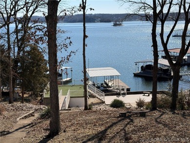 Newer metal roof, newer vinyl siding, newer LVP flooring on Indian Rock Golf Club in Missouri - for sale on GolfHomes.com, golf home, golf lot