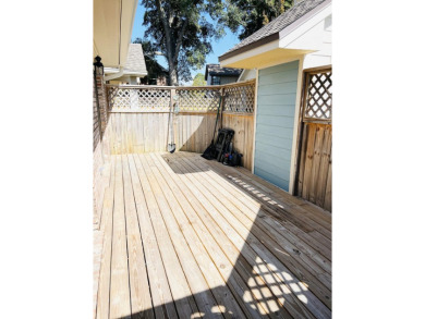 BEAUTIFUL 'beach house' townhome in the coveted Crosswinds on Fort Walton Beach Golf Course in Florida - for sale on GolfHomes.com, golf home, golf lot