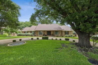 Corner lot - Mid-Century - Established neighborhood near Dallas on The Golf Club of Dallas in Texas - for sale on GolfHomes.com, golf home, golf lot
