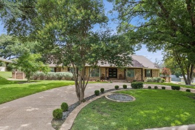 Corner lot - Mid-Century - Established neighborhood near Dallas on The Golf Club of Dallas in Texas - for sale on GolfHomes.com, golf home, golf lot