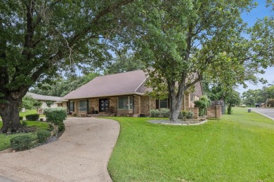 Corner lot - Mid-Century - Established neighborhood near Dallas on The Golf Club of Dallas in Texas - for sale on GolfHomes.com, golf home, golf lot
