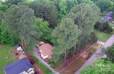 Welcome Home! Charming 2-bedroom, 2 full bath home sitting on on Rolling Hills Golf Club in North Carolina - for sale on GolfHomes.com, golf home, golf lot