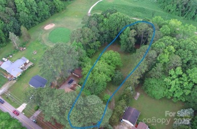 Welcome Home! Charming 2-bedroom, 2 full bath home sitting on on Rolling Hills Golf Club in North Carolina - for sale on GolfHomes.com, golf home, golf lot