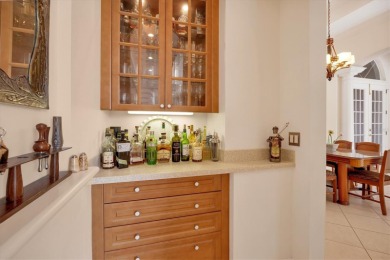 County club living in culturally rich Sarasota. Discover a on University Park Country Club in Florida - for sale on GolfHomes.com, golf home, golf lot
