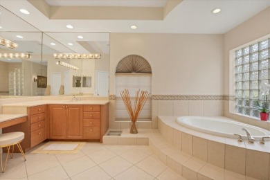 County club living in culturally rich Sarasota. Discover a on University Park Country Club in Florida - for sale on GolfHomes.com, golf home, golf lot