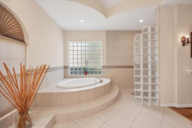 County club living in culturally rich Sarasota. Discover a on University Park Country Club in Florida - for sale on GolfHomes.com, golf home, golf lot