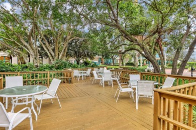 County club living in culturally rich Sarasota. Discover a on University Park Country Club in Florida - for sale on GolfHomes.com, golf home, golf lot