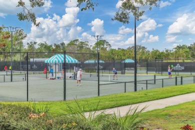 County club living in culturally rich Sarasota. Discover a on University Park Country Club in Florida - for sale on GolfHomes.com, golf home, golf lot