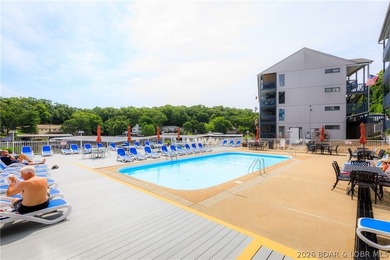 Enjoy effortless lake living in this well-kept, turn-key 1 bed on Sycamore Creek Golf Club in Missouri - for sale on GolfHomes.com, golf home, golf lot