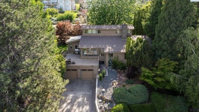 MLS# 284425 Welcome to 207 Hillview Dr, a beautifully appointed on Meadow Springs Country Club in Washington - for sale on GolfHomes.com, golf home, golf lot