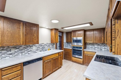 MLS# 284435 Nestled in South Richland's Meadows North on Meadow Springs Country Club in Washington - for sale on GolfHomes.com, golf home, golf lot