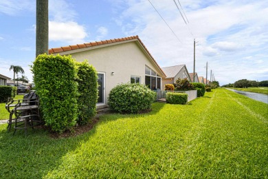 Beautifully updated 3BR/2BA in Lakeridge 55+! Roof 2011 on  in Florida - for sale on GolfHomes.com, golf home, golf lot
