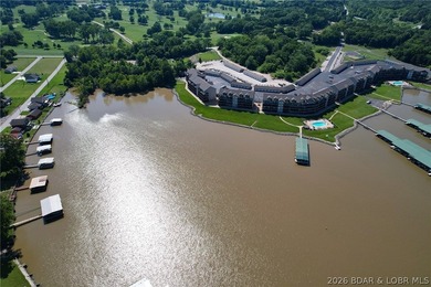 Sharp 2-bedroom, 2-bath condo with Lakeview & lake access on Lake Valley Country Club in Missouri - for sale on GolfHomes.com, golf home, golf lot