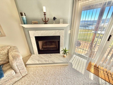 Sharp 2-bedroom, 2-bath condo with Lakeview & lake access on Lake Valley Country Club in Missouri - for sale on GolfHomes.com, golf home, golf lot