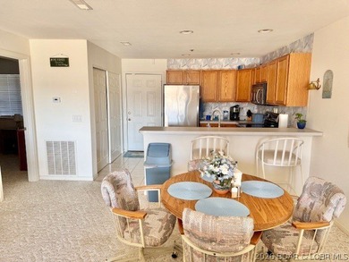 Sharp 2-bedroom, 2-bath condo with Lakeview & lake access on Lake Valley Country Club in Missouri - for sale on GolfHomes.com, golf home, golf lot