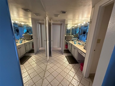 A refined living in the heart of Aventura. This spacious on Turnberry Isle Resort and Club in Florida - for sale on GolfHomes.com, golf home, golf lot