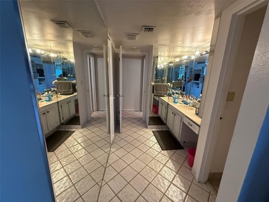 A refined living in the heart of Aventura. This spacious on Turnberry Isle Resort and Club in Florida - for sale on GolfHomes.com, golf home, golf lot