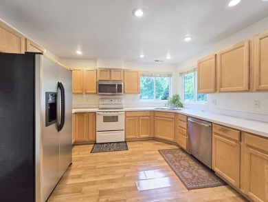 MLS# 284484 Welcome to this inviting, light, and bright on Horn Rapids Golf Club in Washington - for sale on GolfHomes.com, golf home, golf lot
