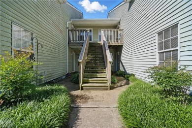 Charming 2bd/2bth condo is located in the sought-after Glenwood on Honey Bee Golf Club in Virginia - for sale on GolfHomes.com, golf home, golf lot