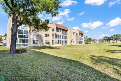 Welcome to your bright and airy 2-bedroom, 2-bathroom condo in on Sunrise Lakes Phase III in Florida - for sale on GolfHomes.com, golf home, golf lot
